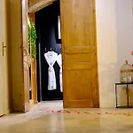 Daire L'autel La Crypte Mysterieuse De - Sauna & Balneo *