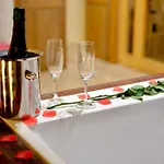 L'autel La Crypte Mystérieuse De - Sauna&balnéo Appartement Rouen