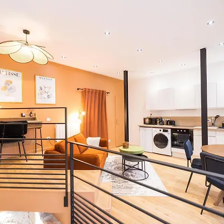 L'autel La Crypte Mysterieuse De - Sauna & Balneo Apartman *