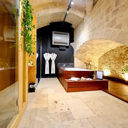 L'autel La Crypte Mysterieuse De - Sauna & Balneo Apartment Rouen