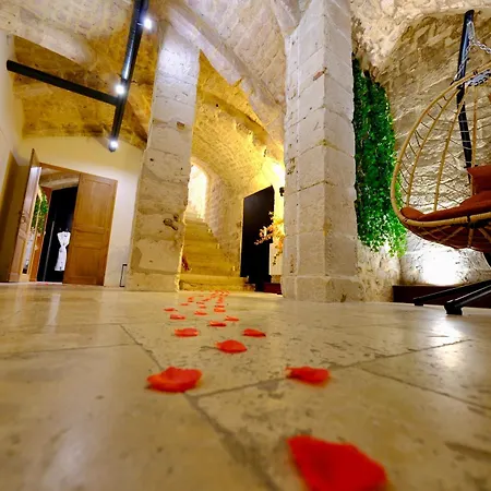 L'autel La Crypte Mysterieuse De - Sauna & Balneo * Rouen