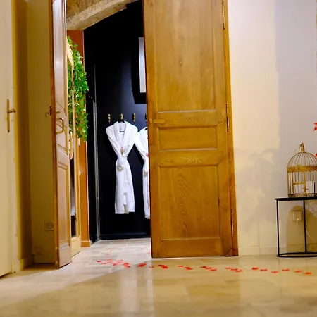 Apartment L'autel La Crypte Mysterieuse De - Sauna & Balneo *