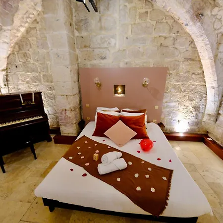 Apartment L'autel La Crypte Mysterieuse De - Sauna & Balneo Rouen