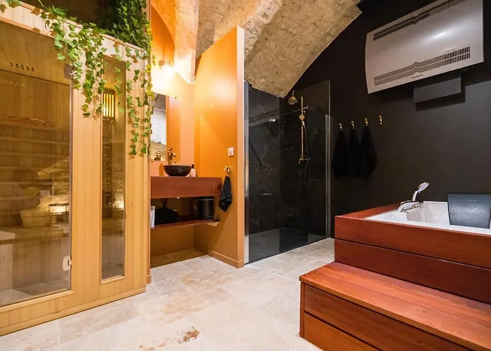 L'autel La Crypte Mysterieuse De - Sauna & Balneo Apartment