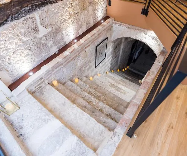 Apartment L'autel La Crypte Mysterieuse De - Sauna & Balneo *