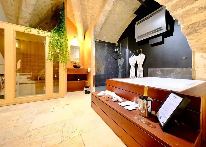 Apartment L'autel La Crypte Mysterieuse De - Sauna & Balneo Rouen