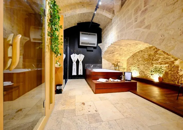 L'autel La Crypte Mysterieuse De - Sauna & Balneo Apartment Rouen