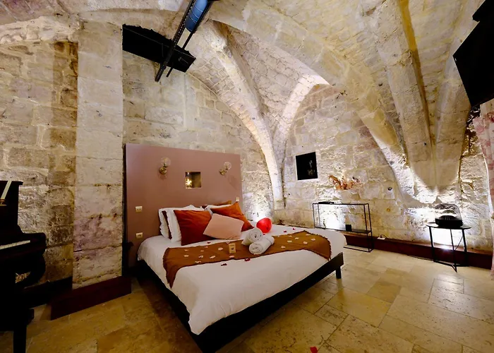 L'autel La Crypte Mysterieuse De - Sauna & Balneo Apartment *