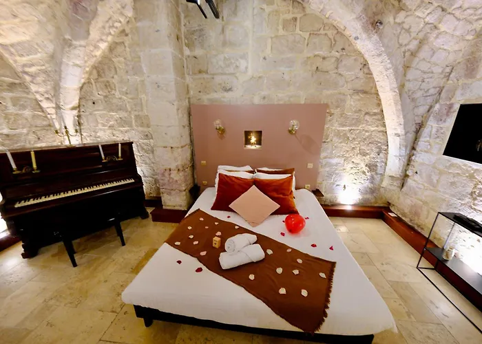 Apartment L'autel La Crypte Mysterieuse De - Sauna & Balneo Rouen