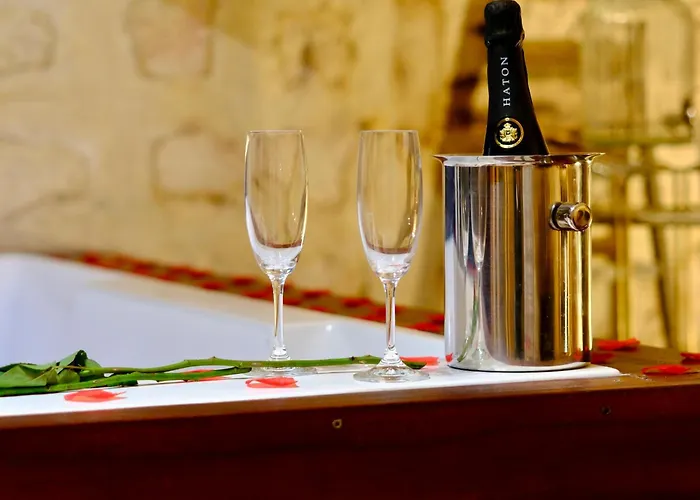 L'autel La Crypte Mysterieuse De - Sauna & Balneo Apartment