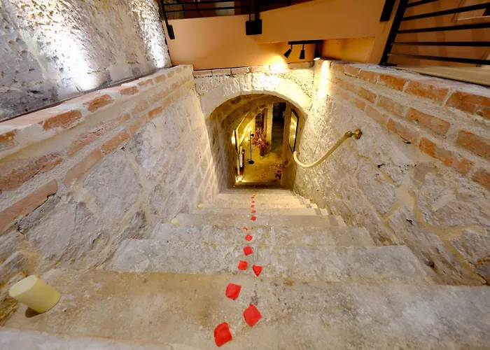 Apartment L'autel La Crypte Mysterieuse De - Sauna & Balneo *